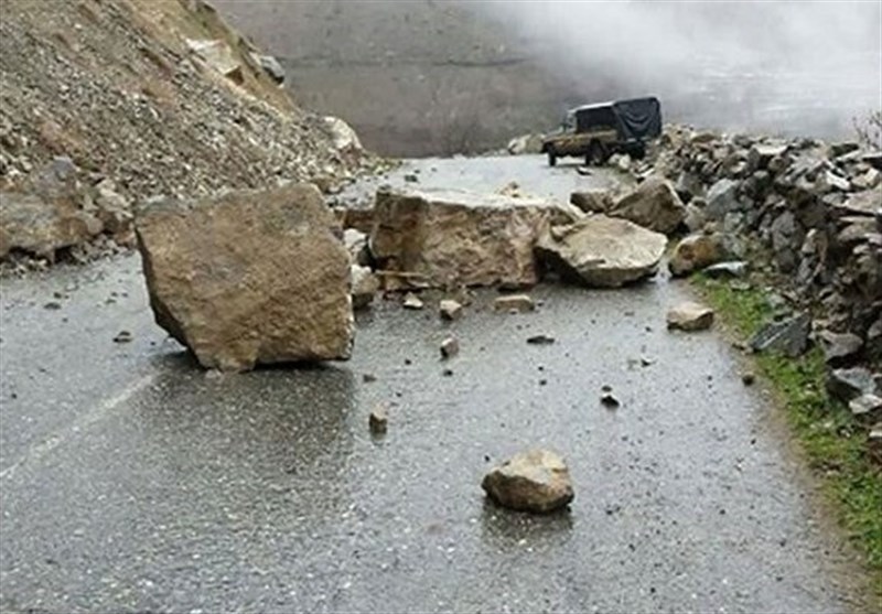 احتمال سقوط بهمن و ریزش سنگ در جاده‌های شمال 